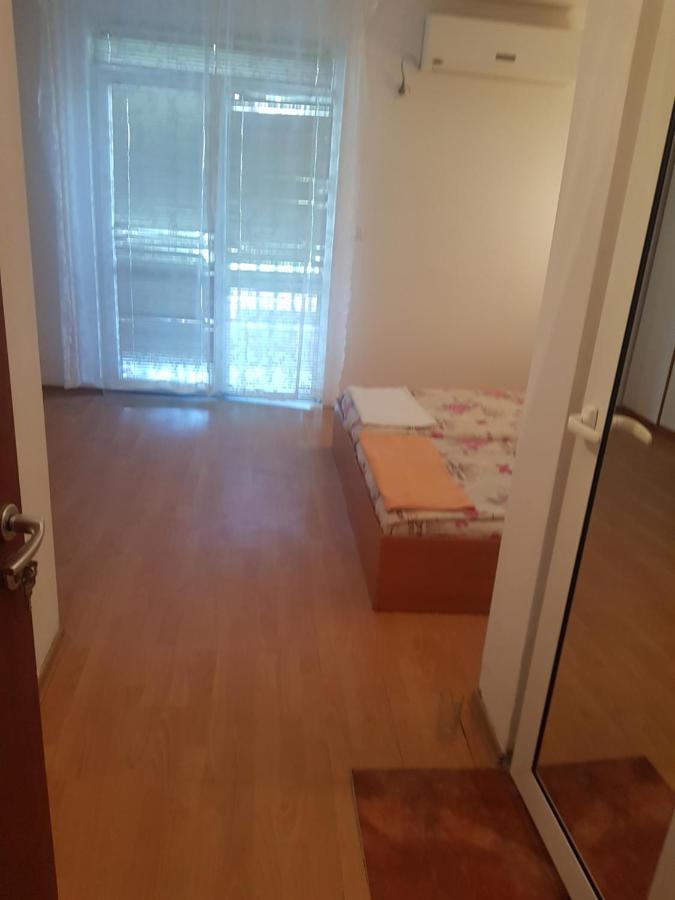 Теодор Νεσέμπαρ Εξωτερικό φωτογραφία